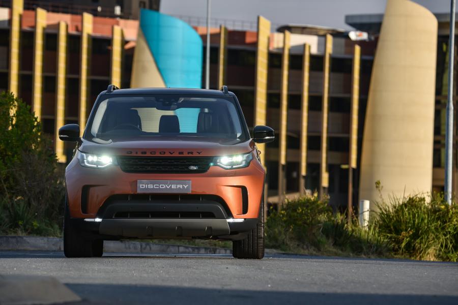  Land Rover Discovery First Edition 2017 года  (ZA) (фото 3 из 11)